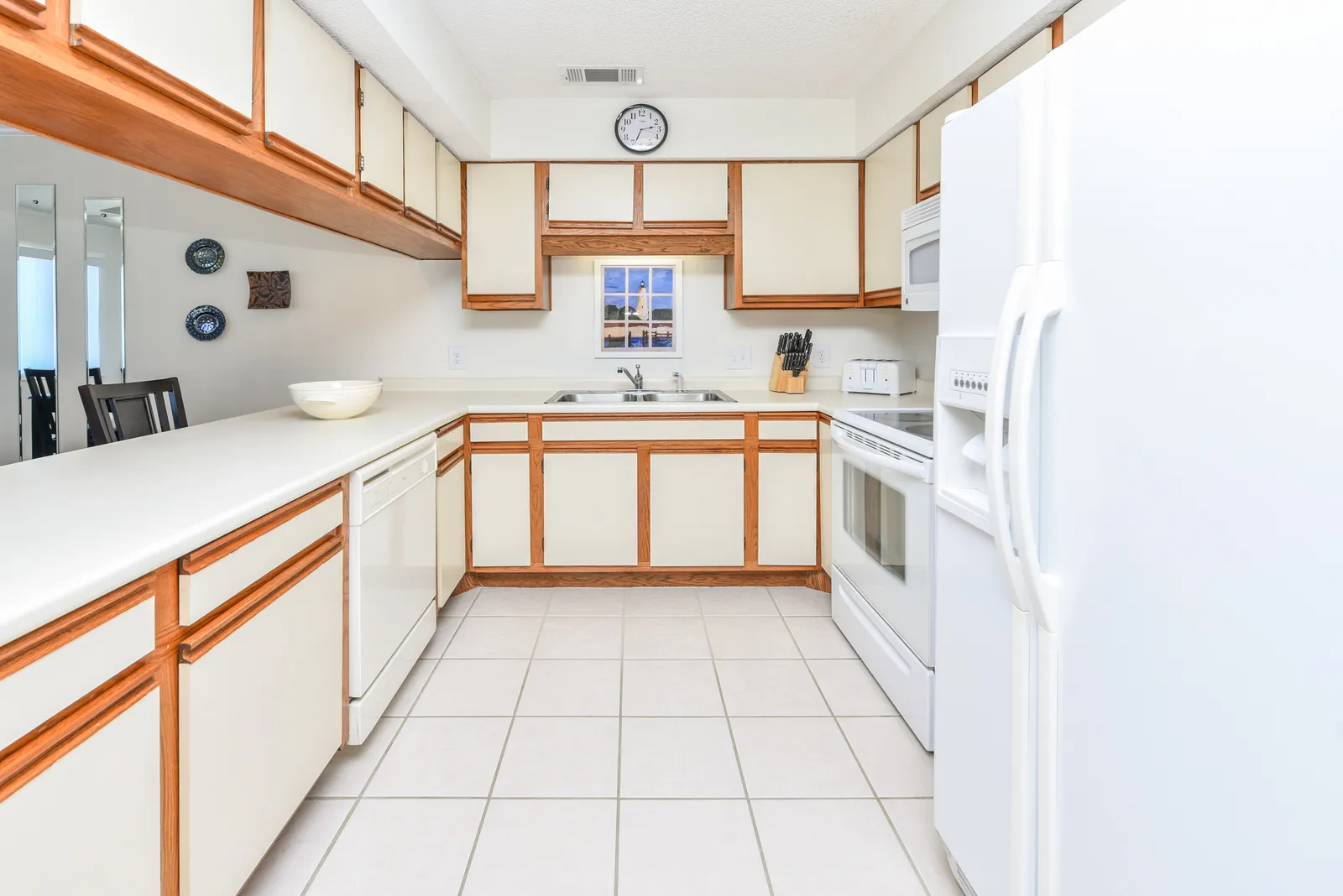 Islander E1 photo 8