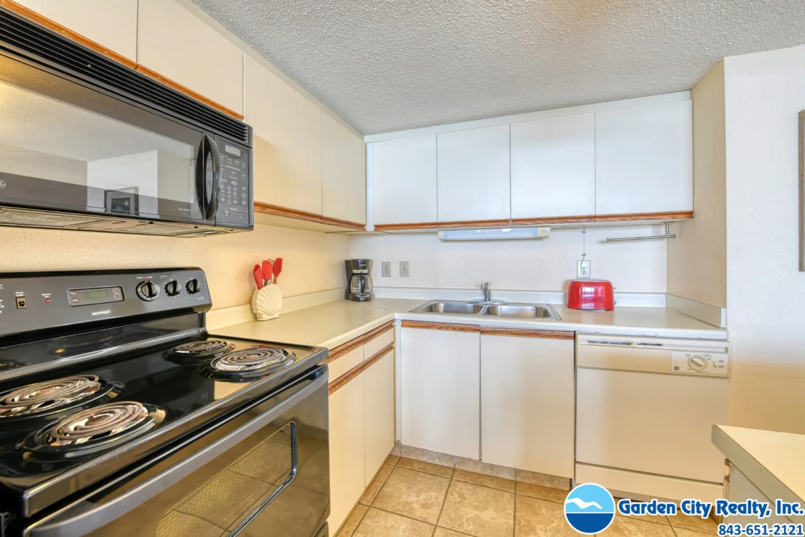 Water's Edge 709 photo 15