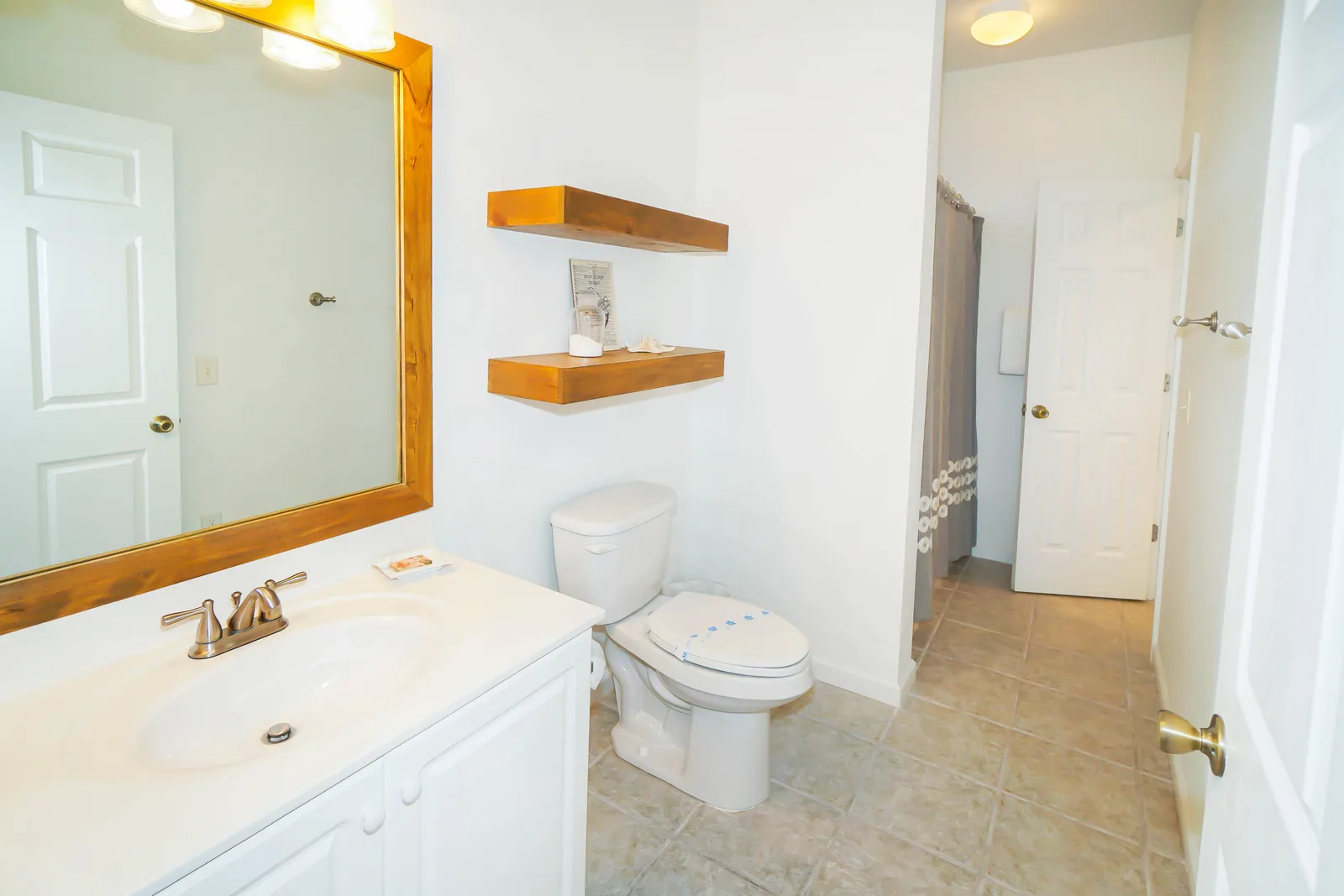 Giant Jim's Beachfront Inn photo 7