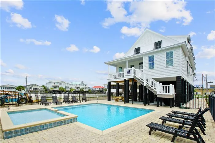Marlie's Retreat, 121 Yaupon Ave Garden City, SC 29576 photo 5