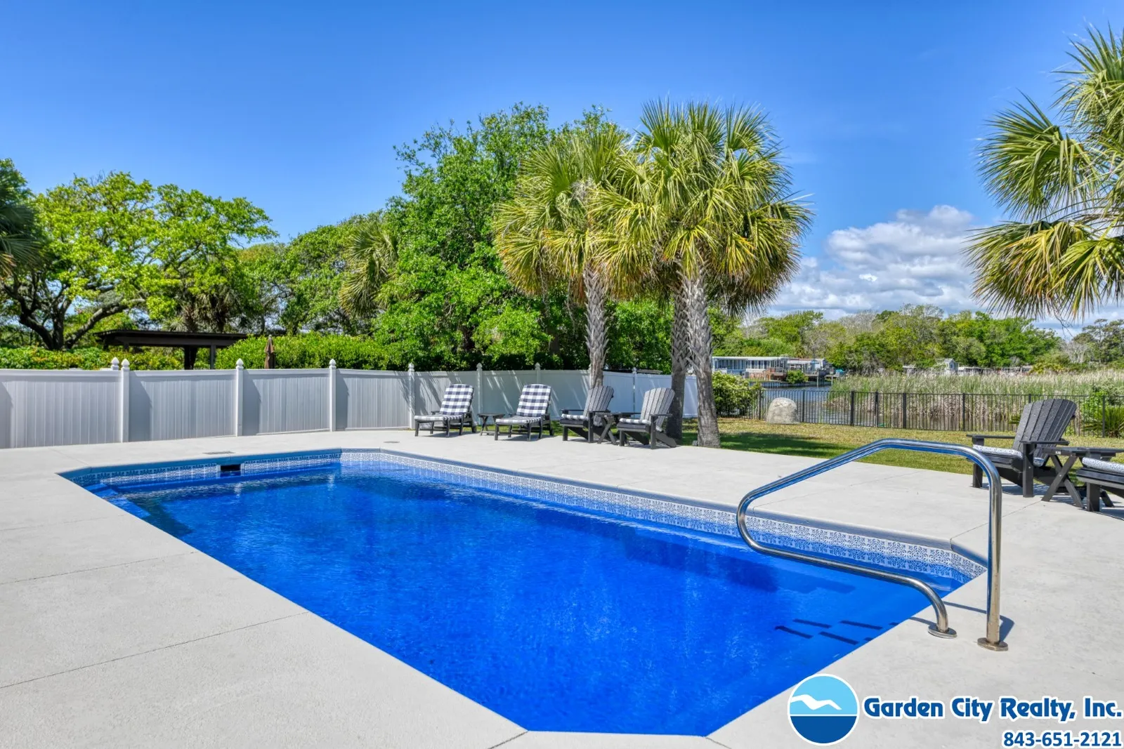 Lollipops Beach House photo 8