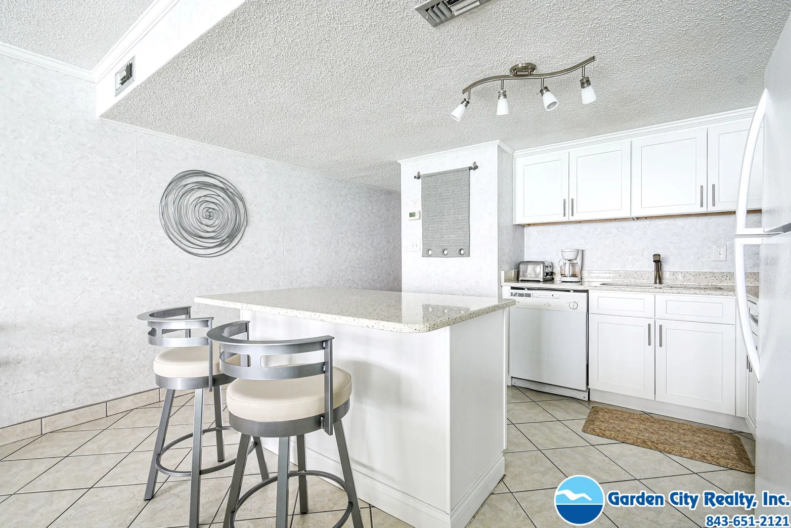 Water's Edge 1511 photo 13