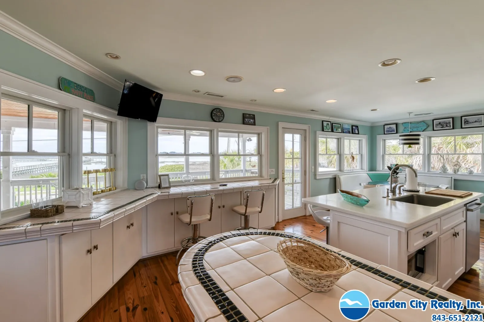DeBerry Oceanfront photo 23