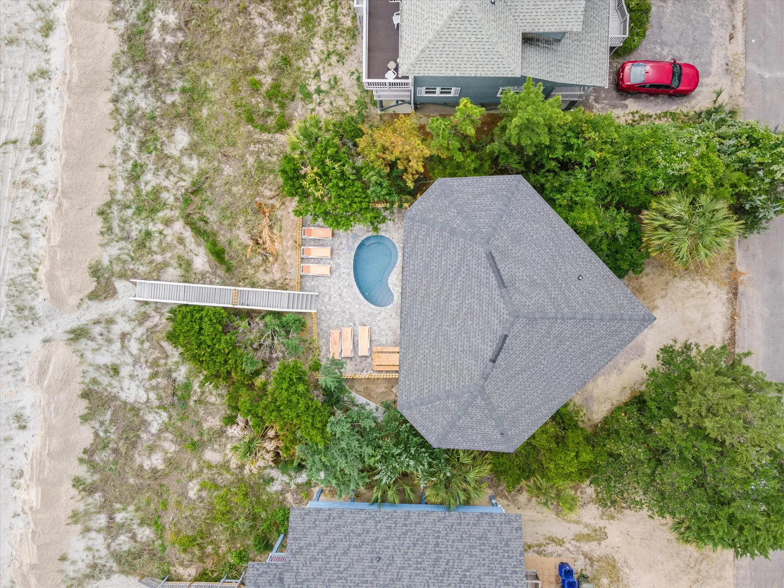 Giant Jim's Beachfront Inn photo 21