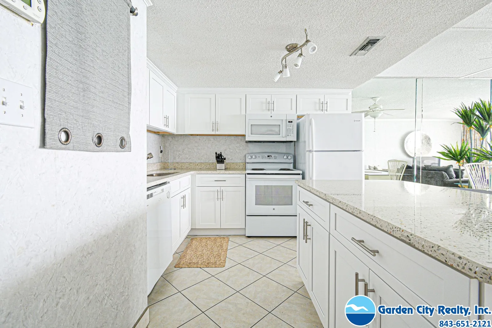 Water's Edge 1511 photo 15