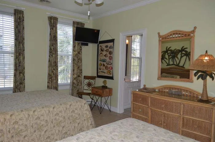 Surfside 6 photo 11