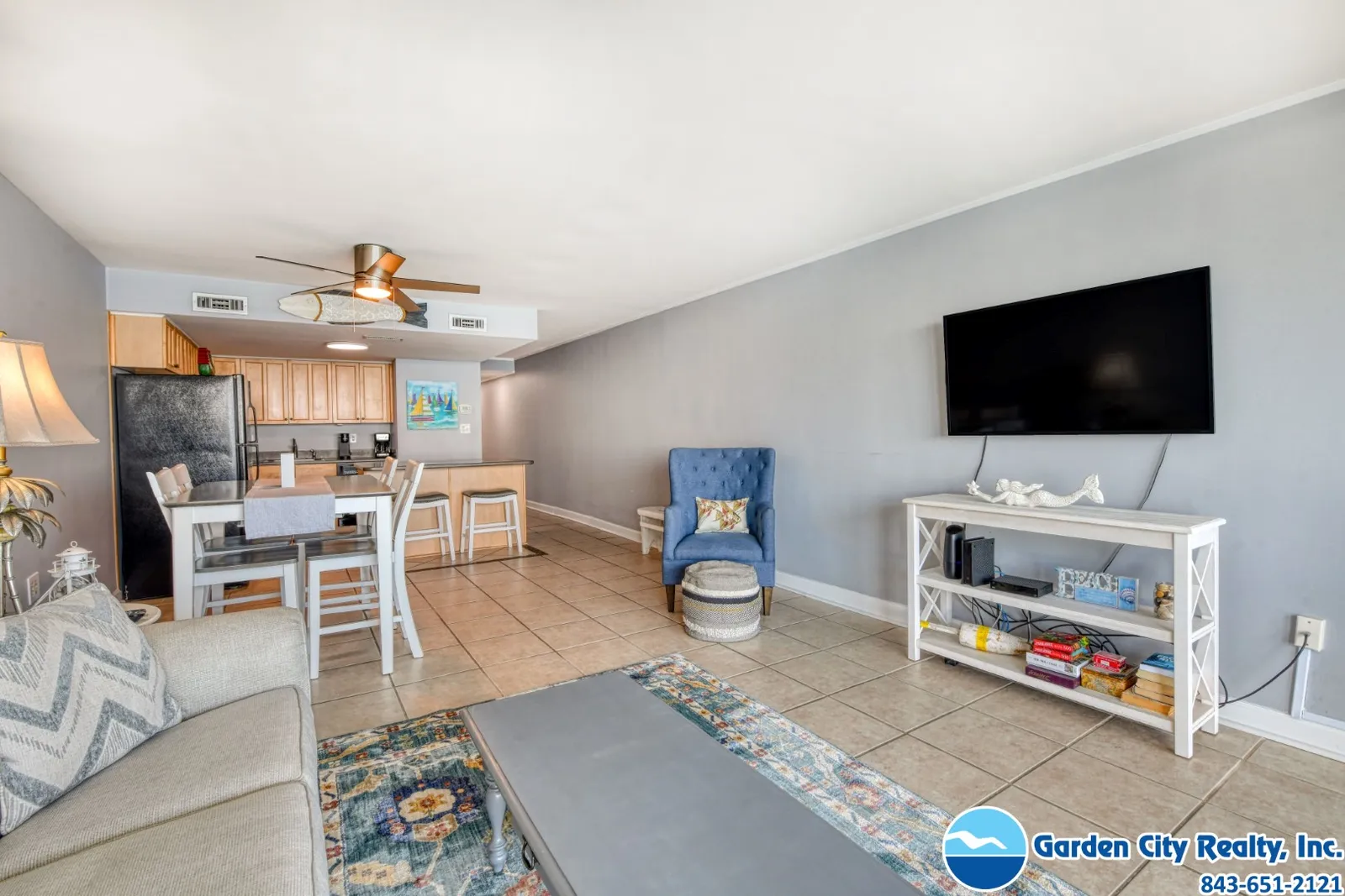 Water's Edge 1406 photo 10