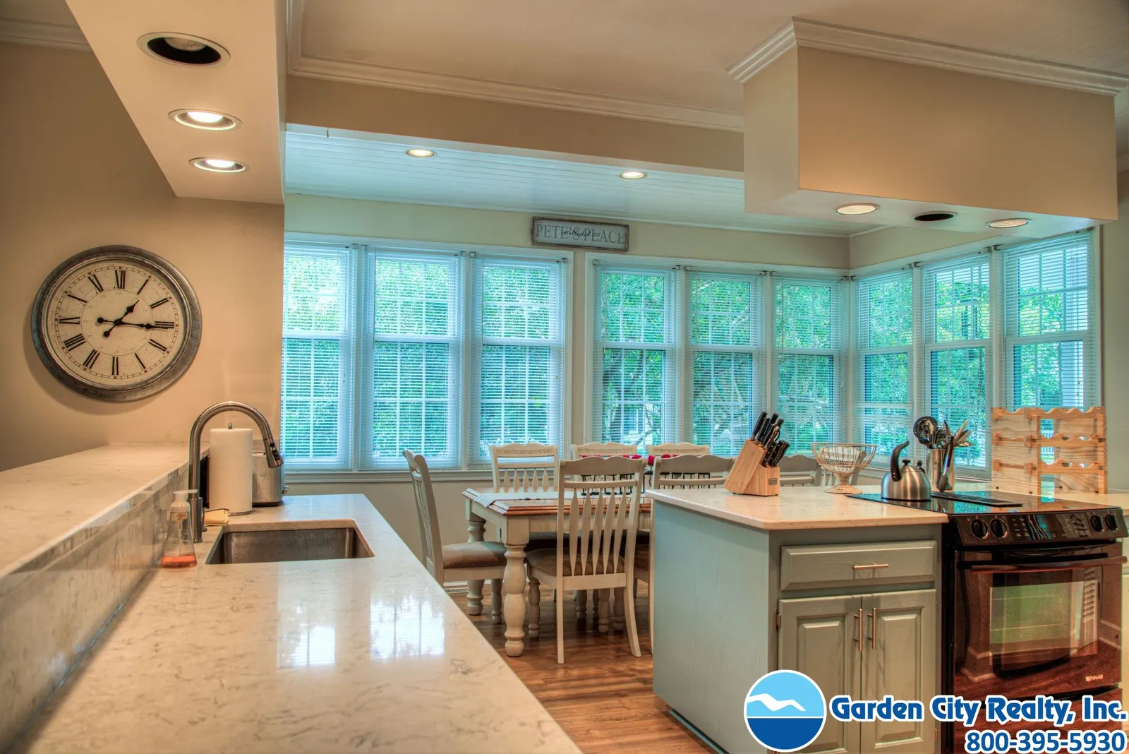 Cozy Coastal Cottage photo 13