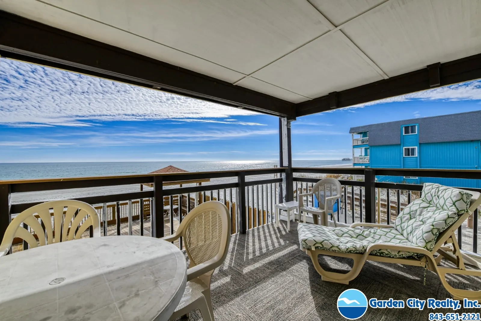 Afterdeck 104 photo 3