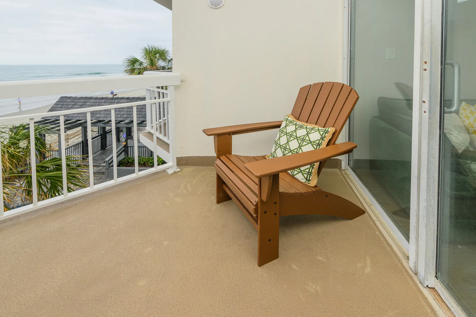 Water's Edge 204 photo 17