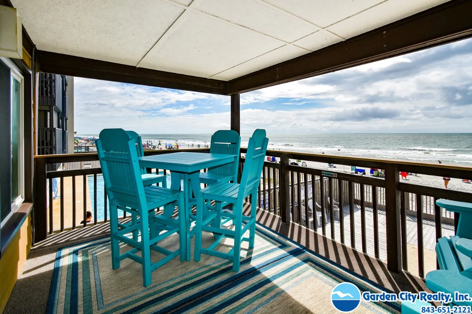 Afterdeck 106 photo 2