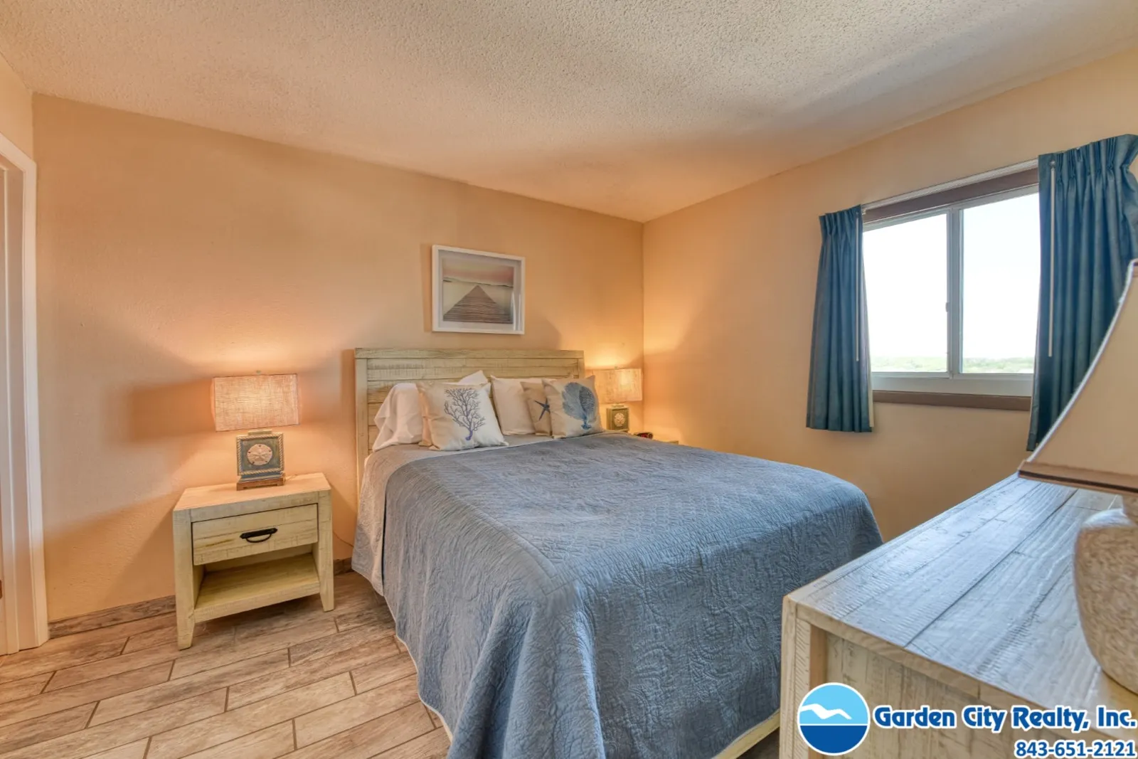 Water's Edge 709 photo 20