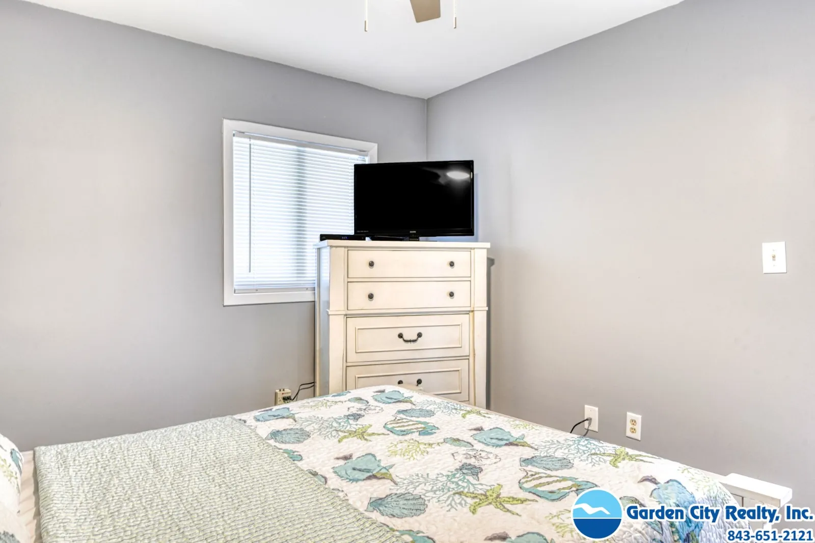 Water's Edge 1406 photo 22