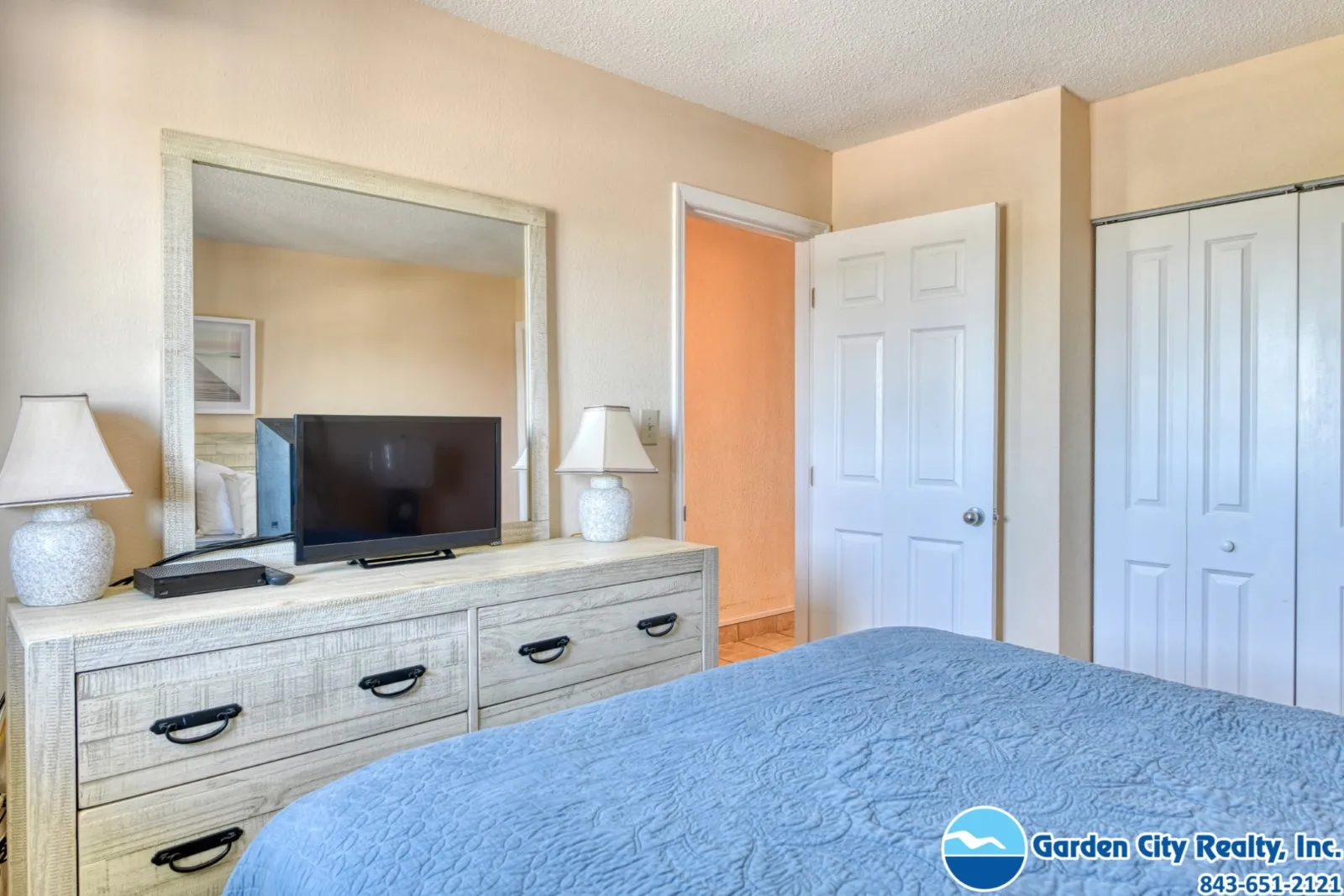 Water's Edge 709 photo 22