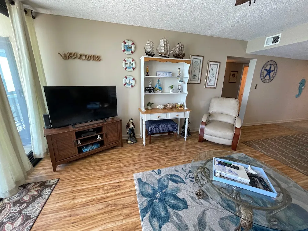 Horizon East 704 photo 4