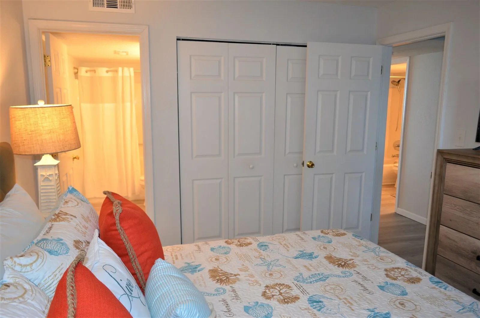 Water's Edge 211 photo 16