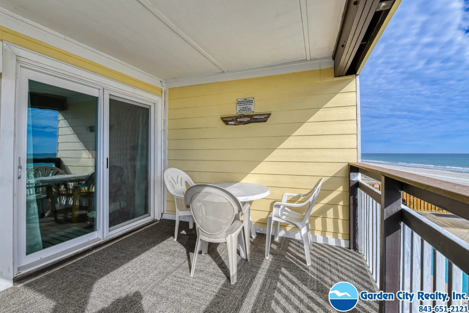 Afterdeck 104 photo 2
