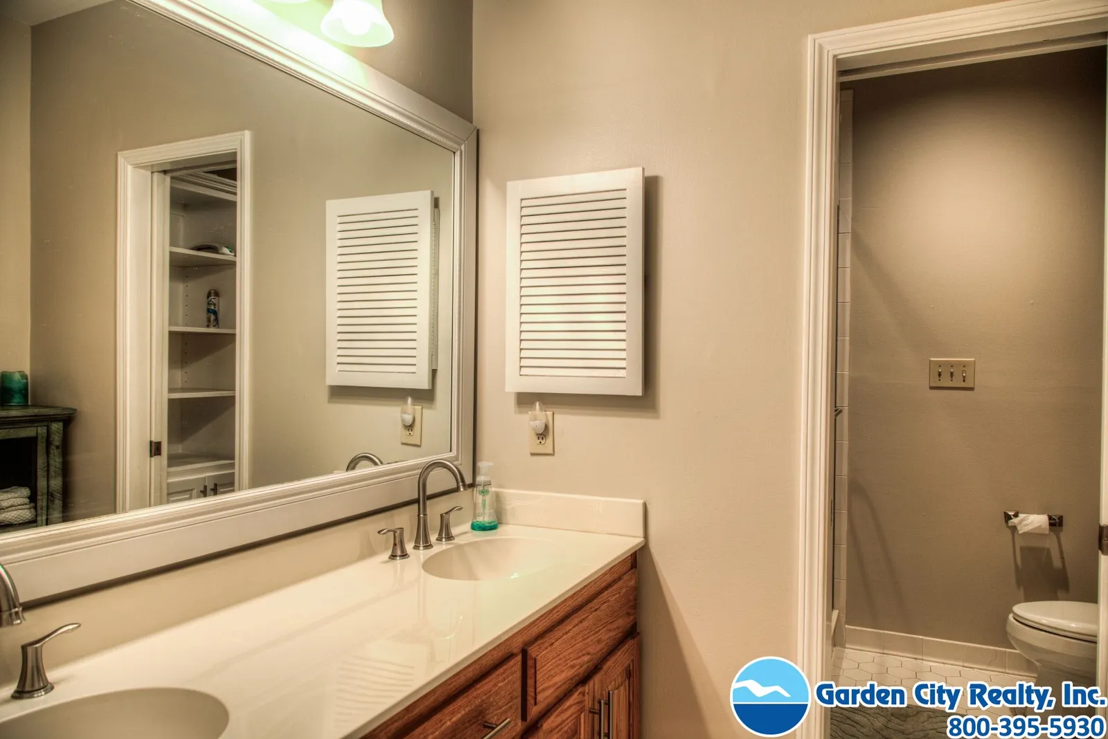 Cozy Coastal Cottage photo 17