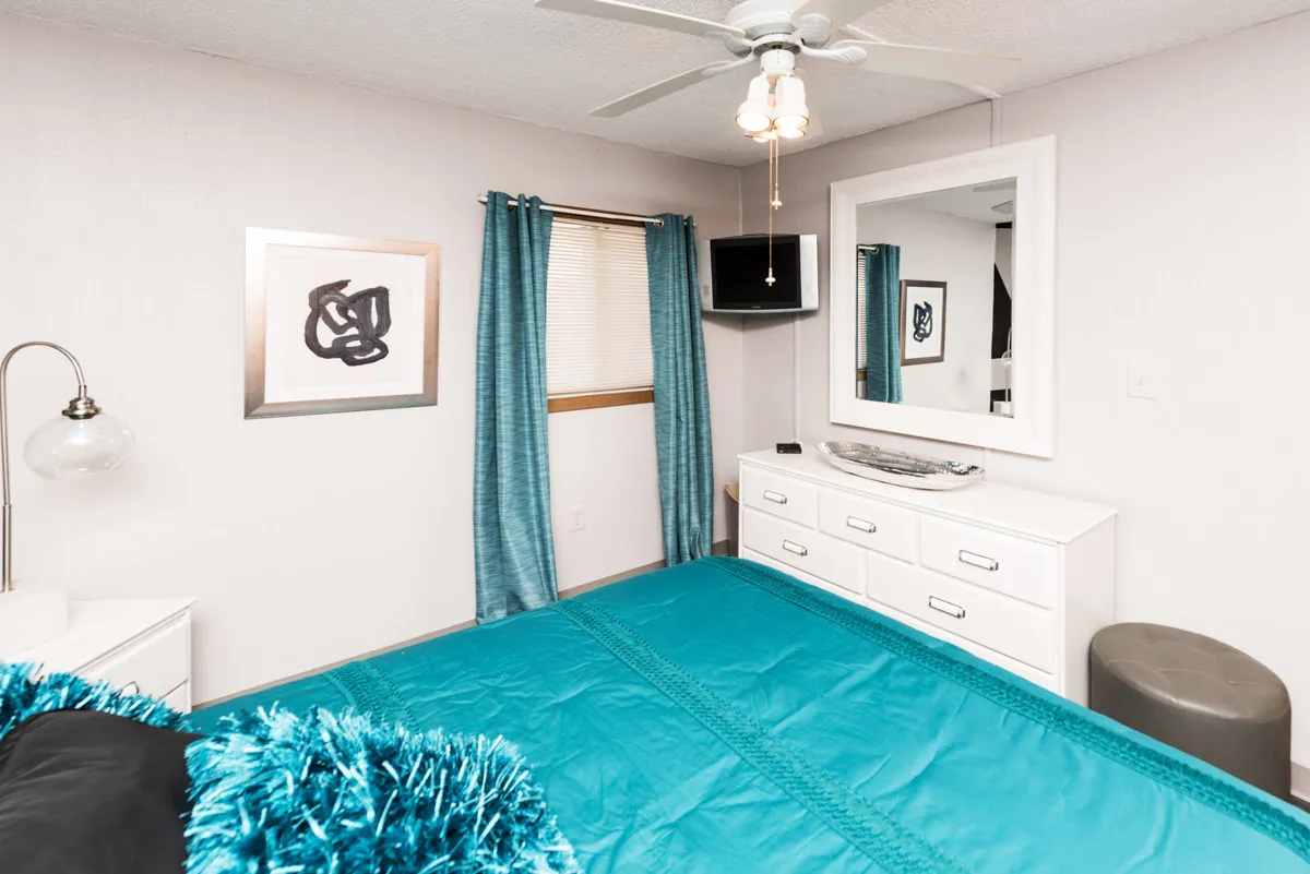 Water's Edge 203 photo 10