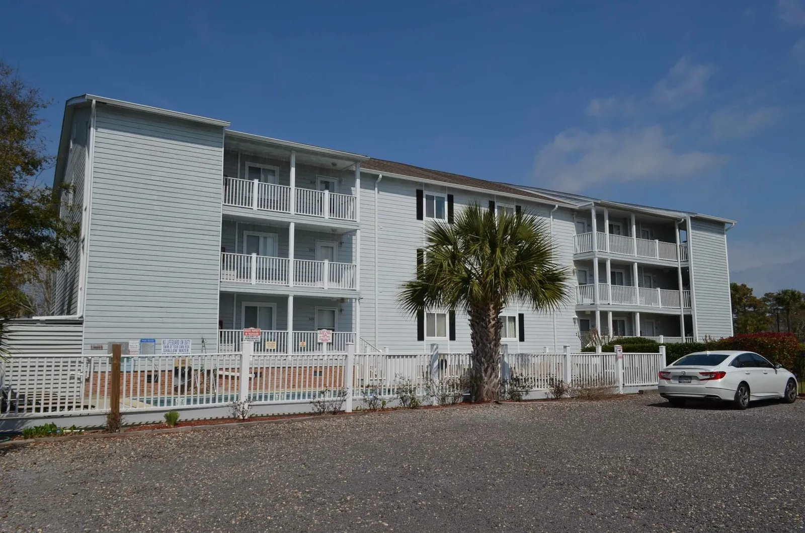 Colony III 204 photo 1