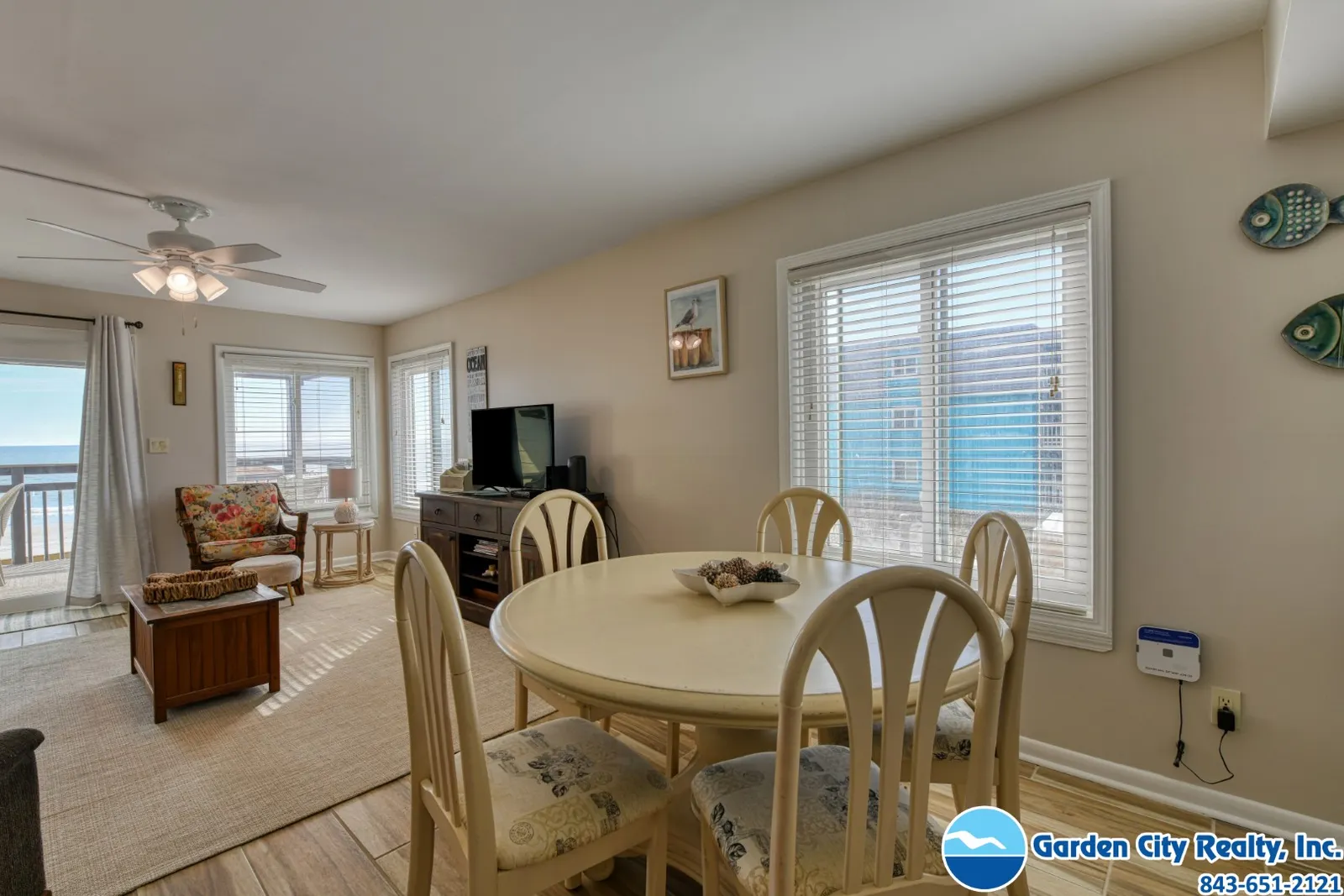 Afterdeck 104 photo 13