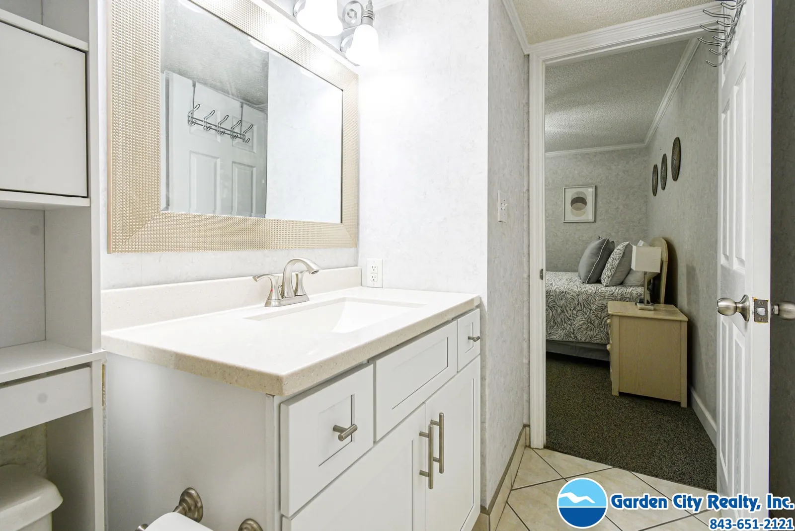 Water's Edge 1511 photo 20