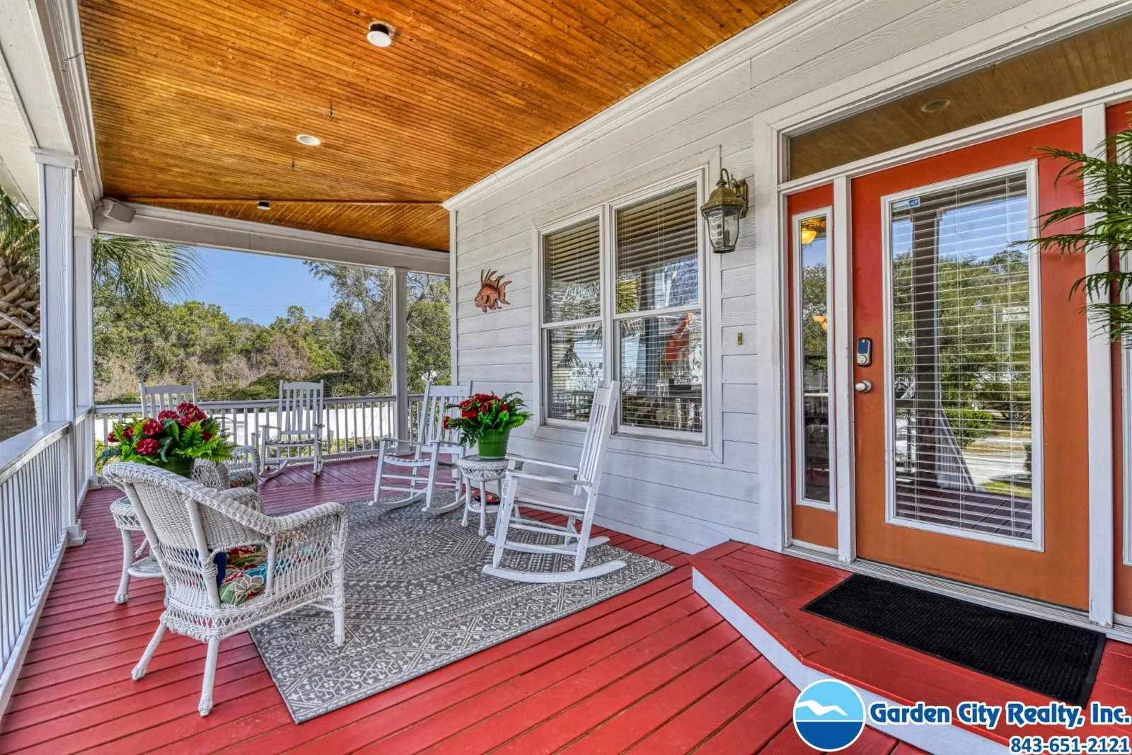 GaGa and Papa's Beach Palace photo 5