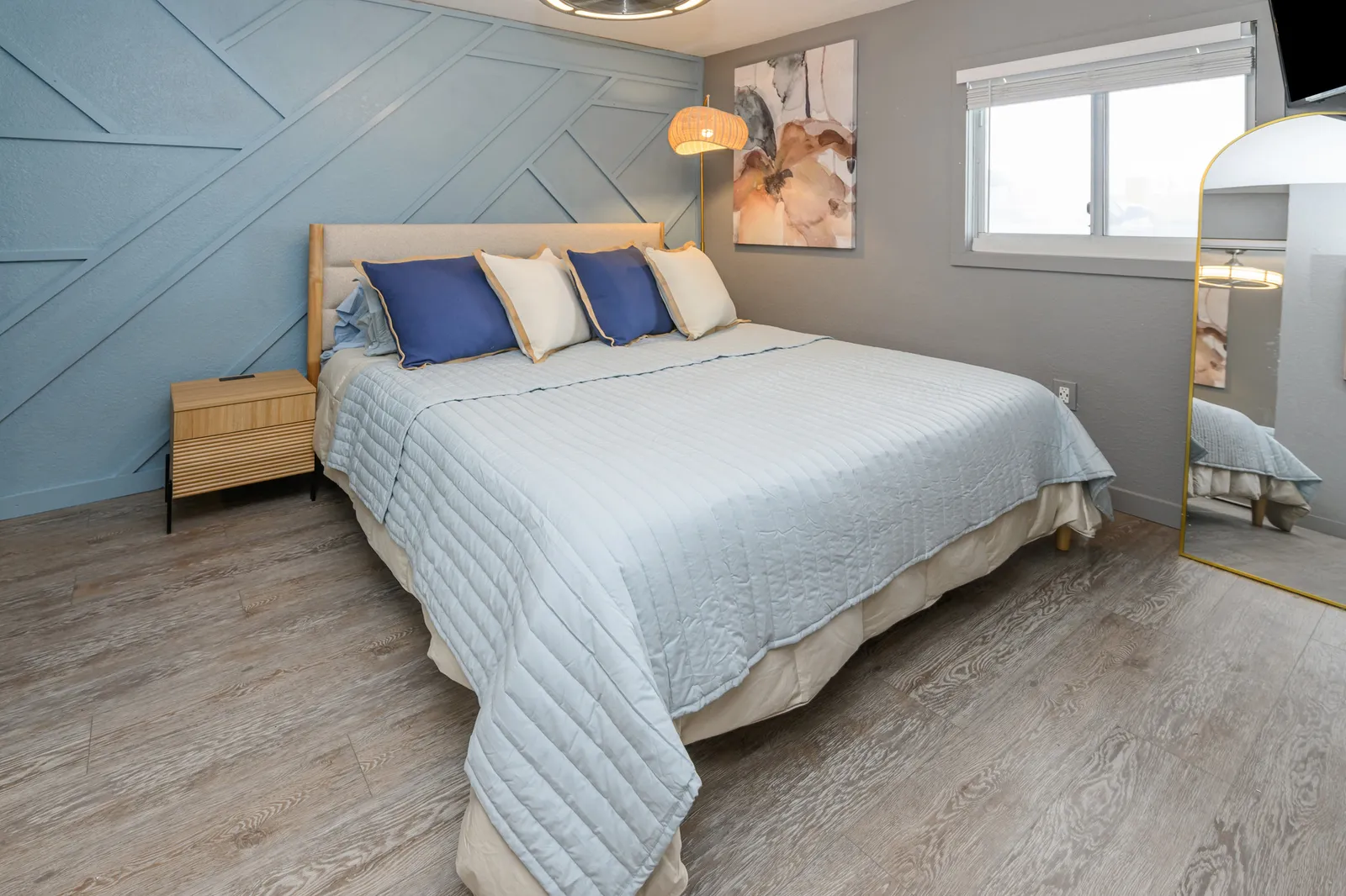 Water's Edge 204 photo 10