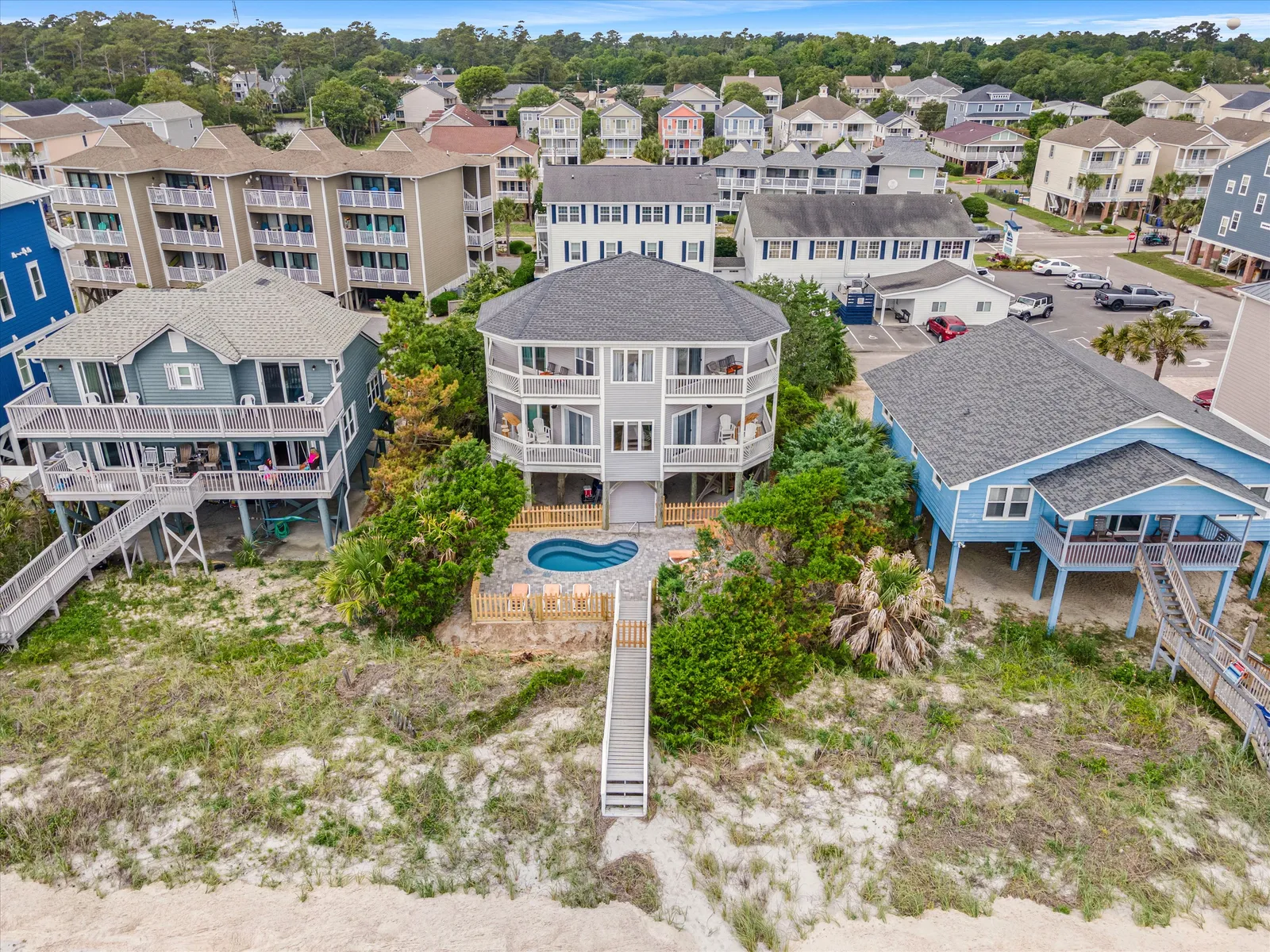 Giant Jim's Beachfront Inn photo 12