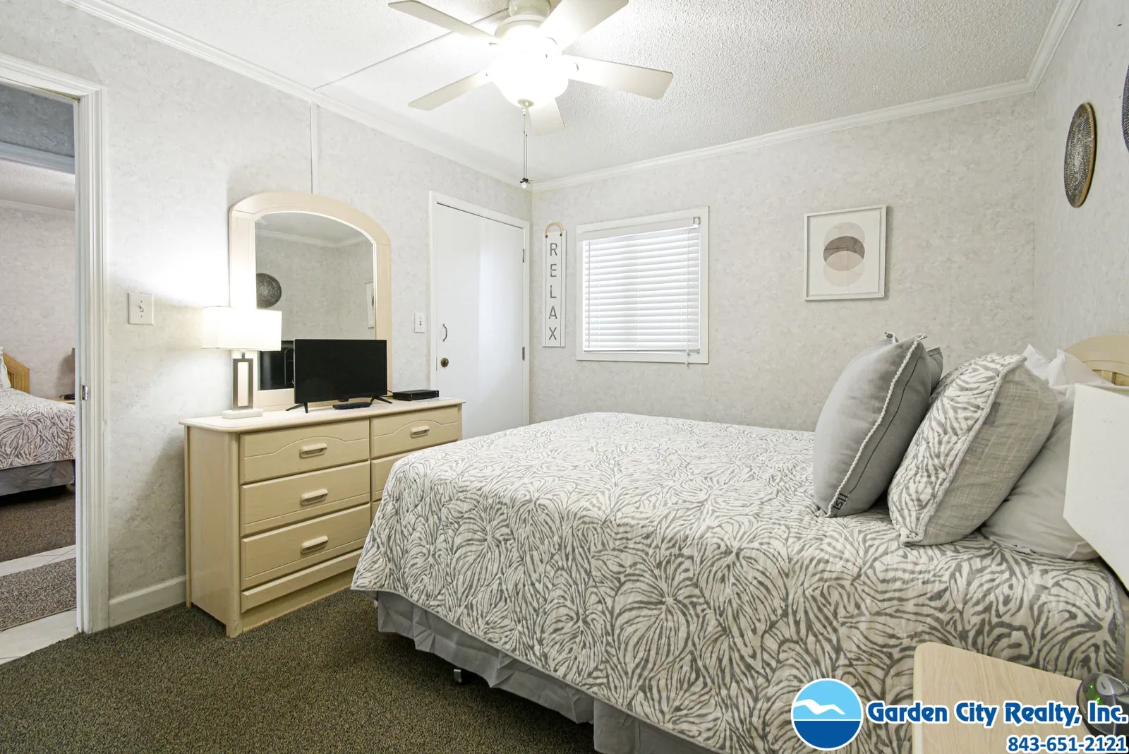Water's Edge 1511 photo 17