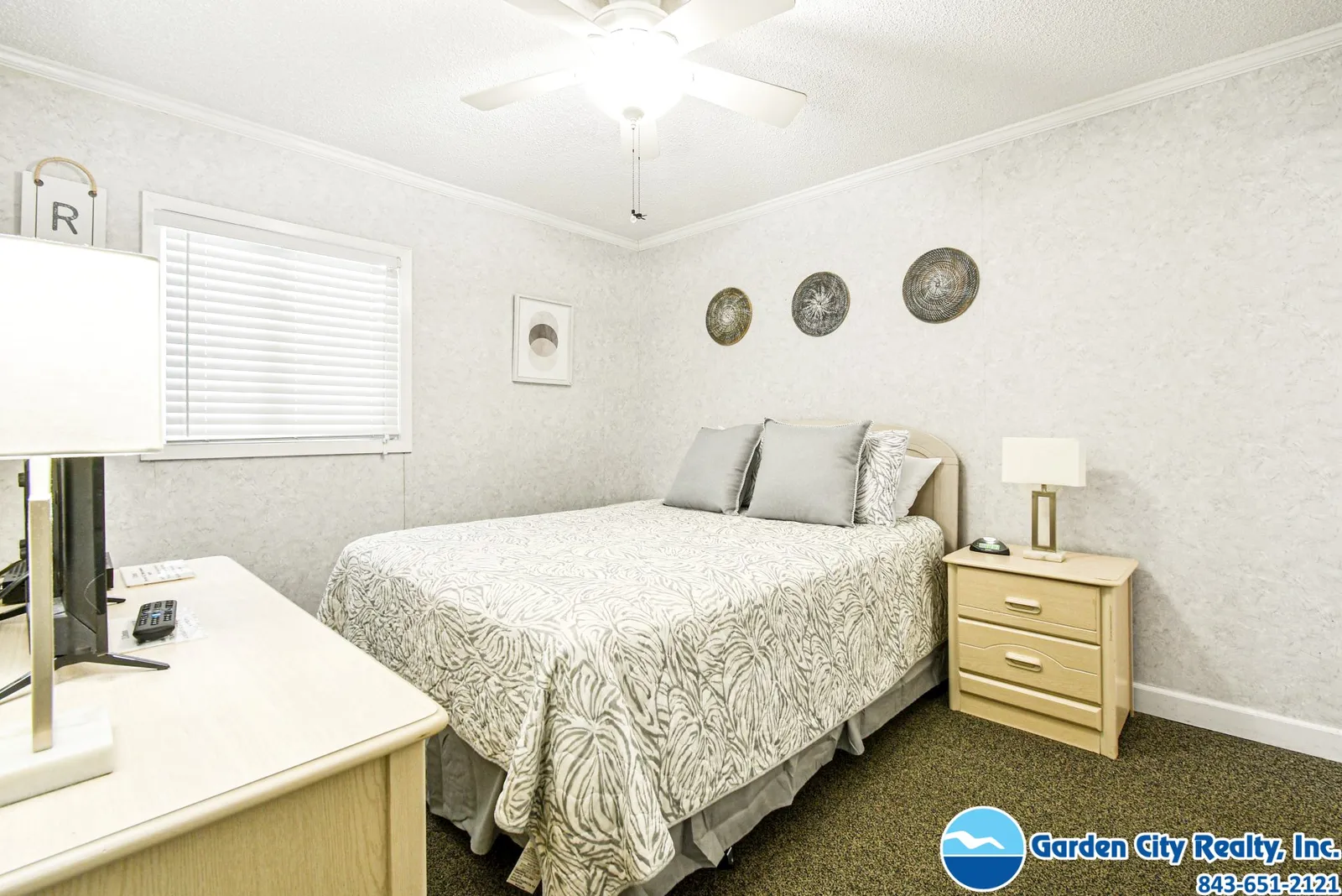 Water's Edge 1511 photo 16