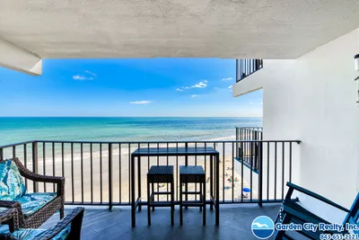 Royal Garden Resort 702