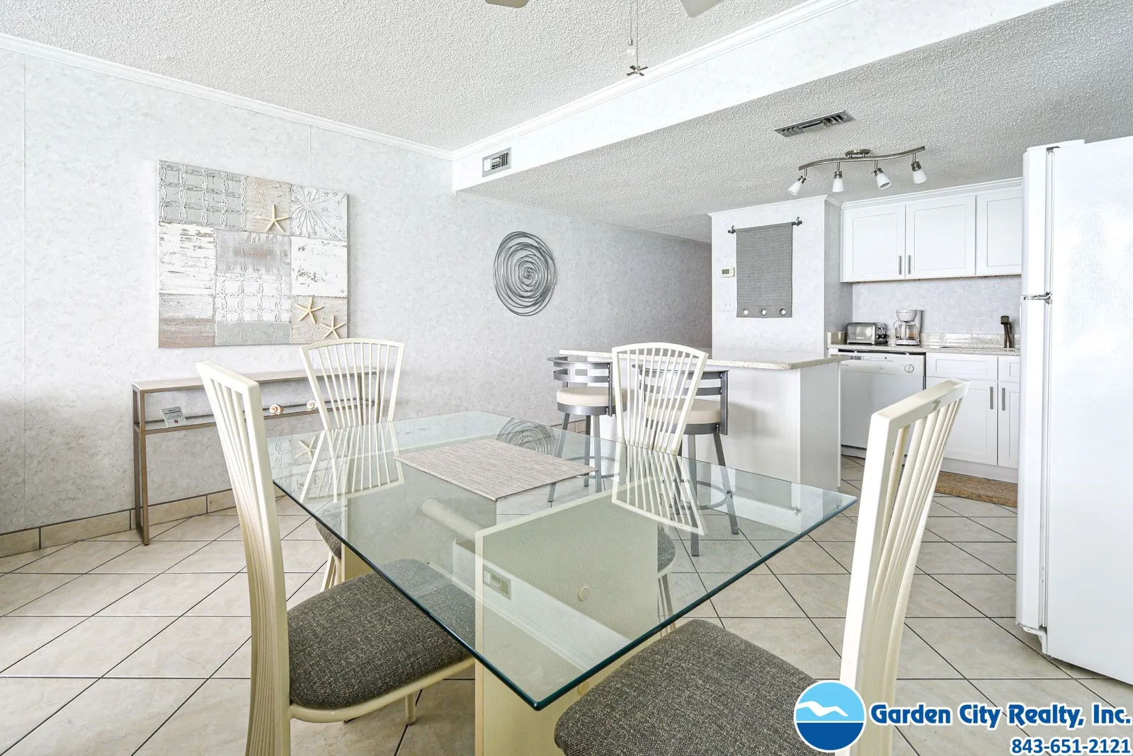 Water's Edge 1511 photo 11