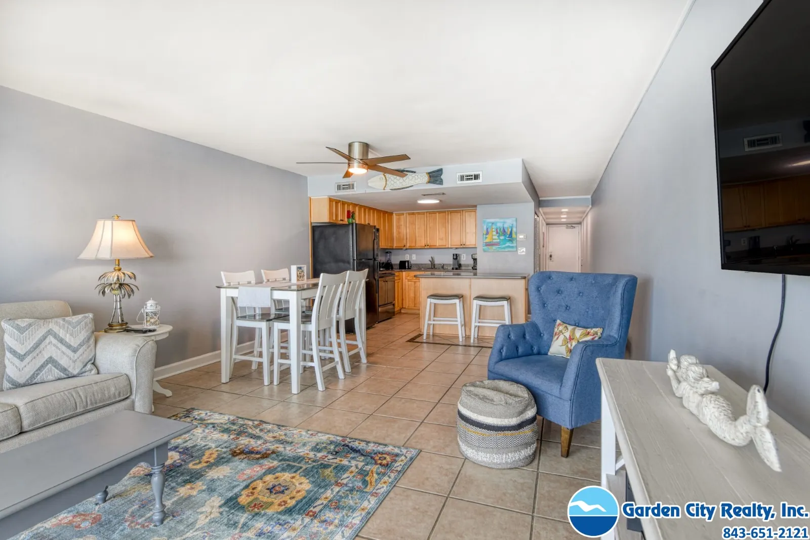 Water's Edge 1406 photo 11