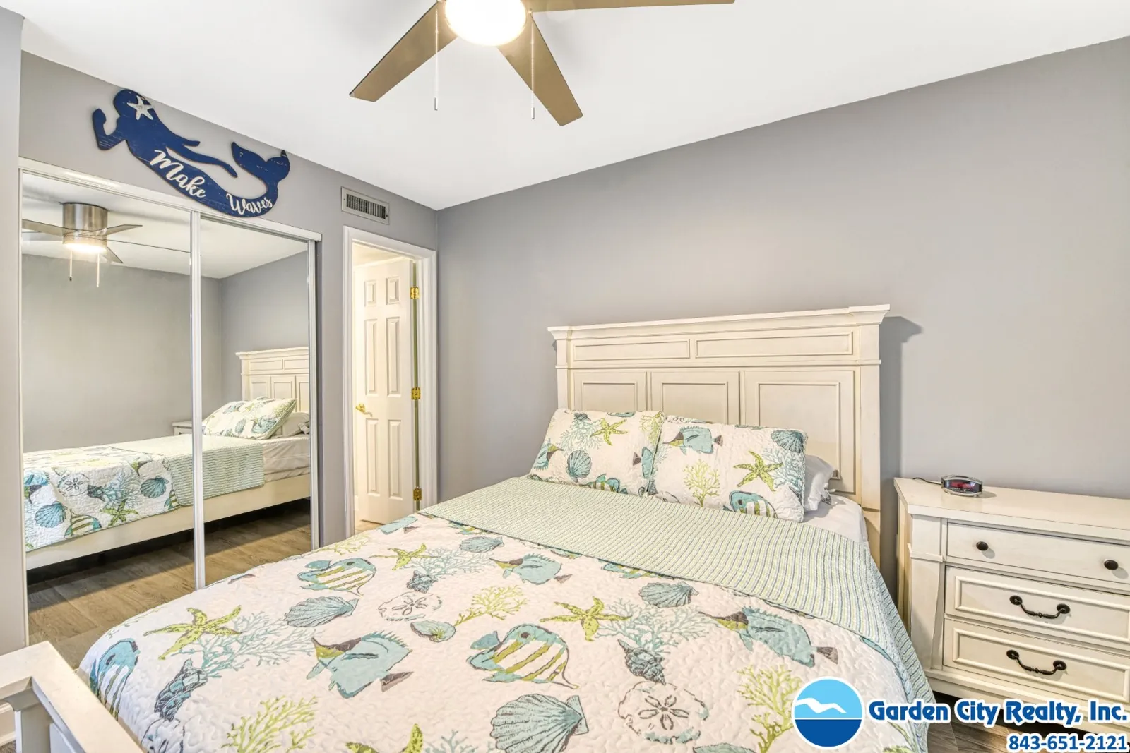 Water's Edge 1406 photo 21