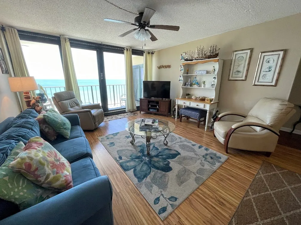 Horizon East 704 photo 1