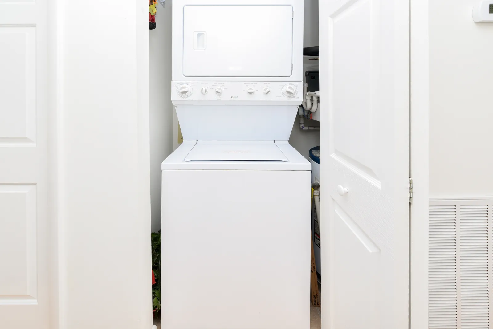 Islander E1 photo 21