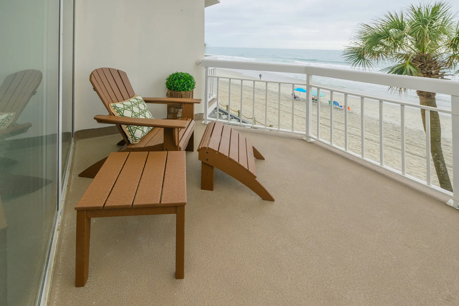 Water's Edge 204 photo 16