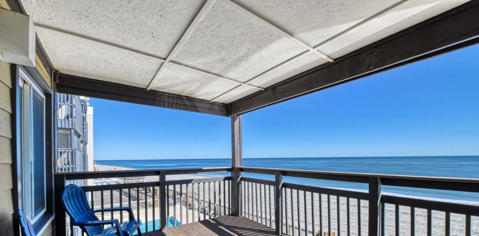 Afterdeck 206 photo 1