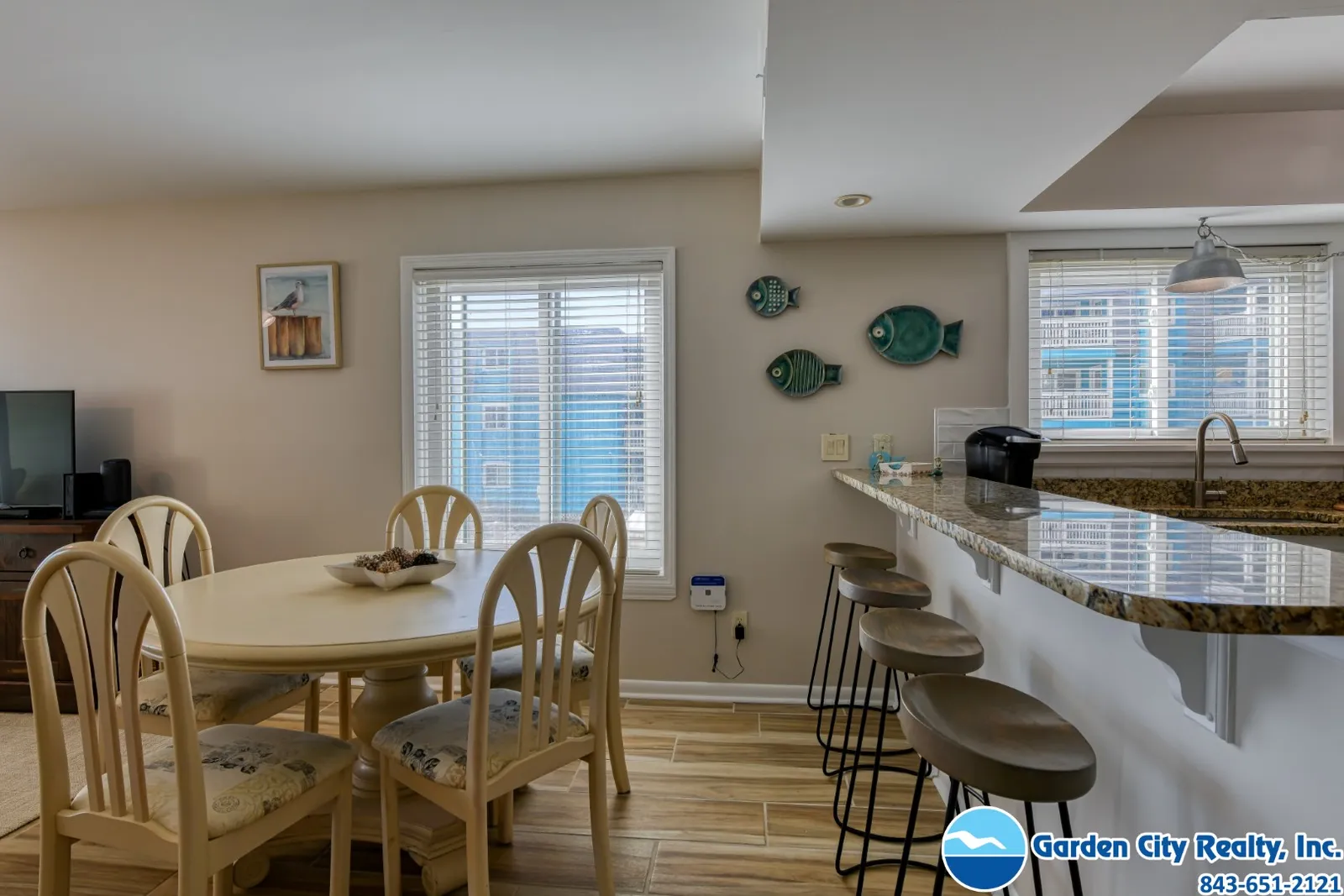 Afterdeck 104 photo 16