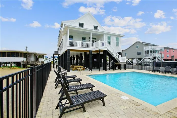 Marlie's Retreat, 121 Yaupon Ave Garden City, SC 29576 photo 2