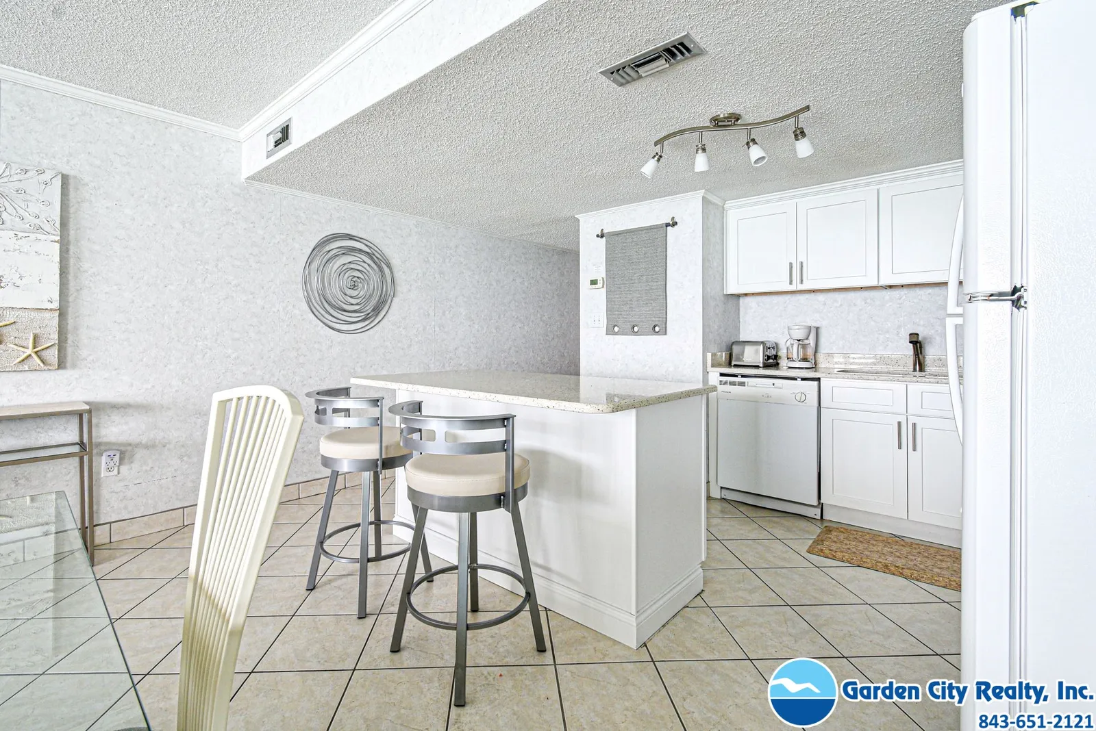 Water's Edge 1511 photo 12