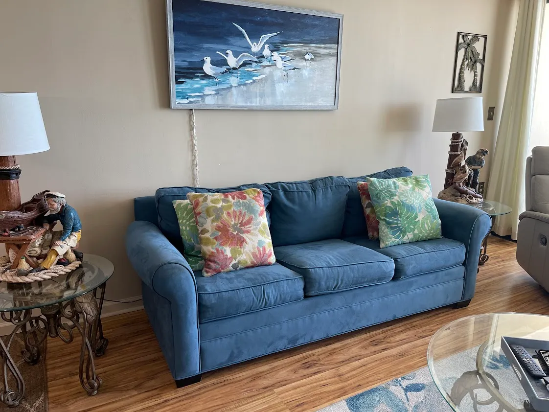 Horizon East 704 photo 3