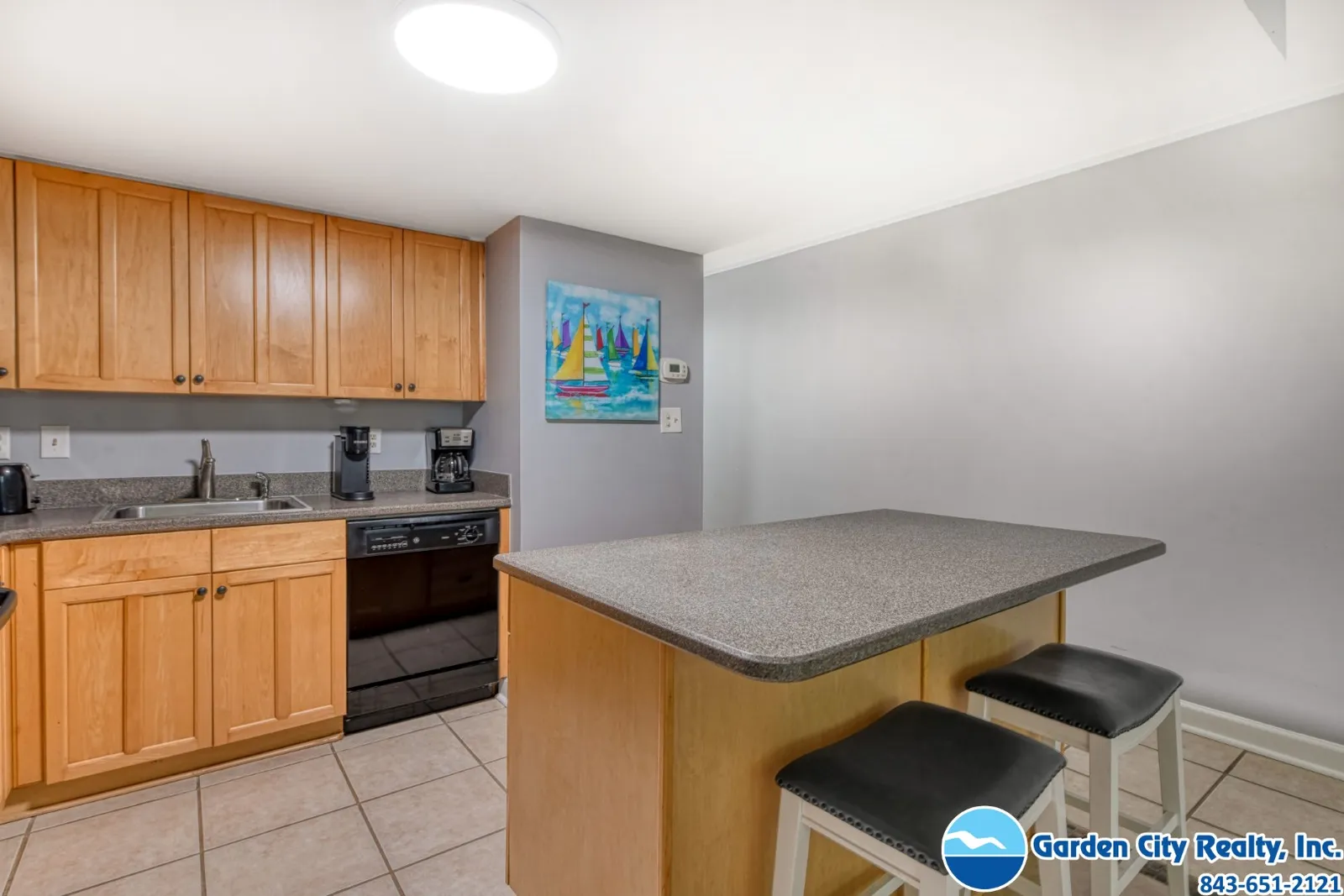 Water's Edge 1406 photo 16