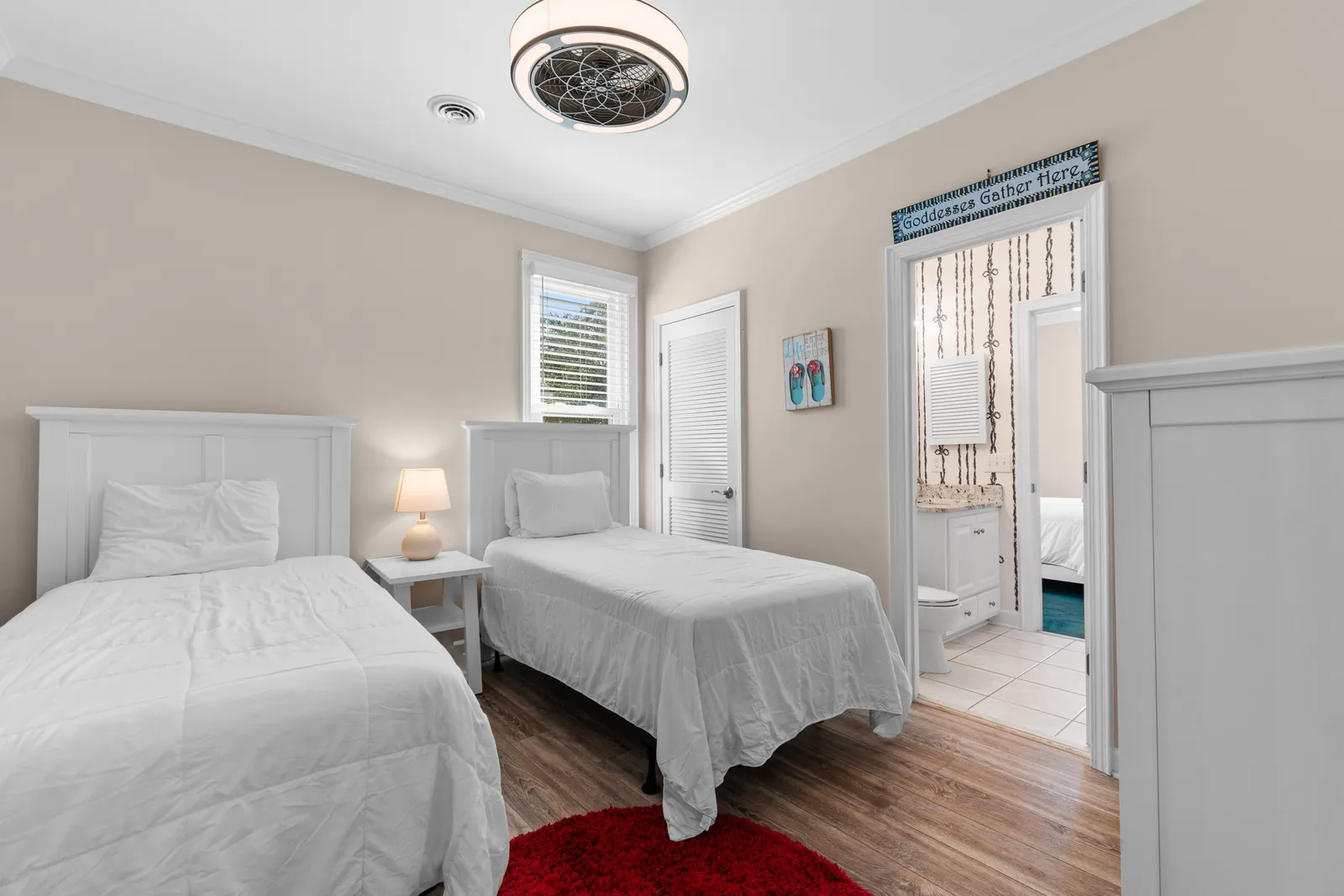 Neagle House photo 24