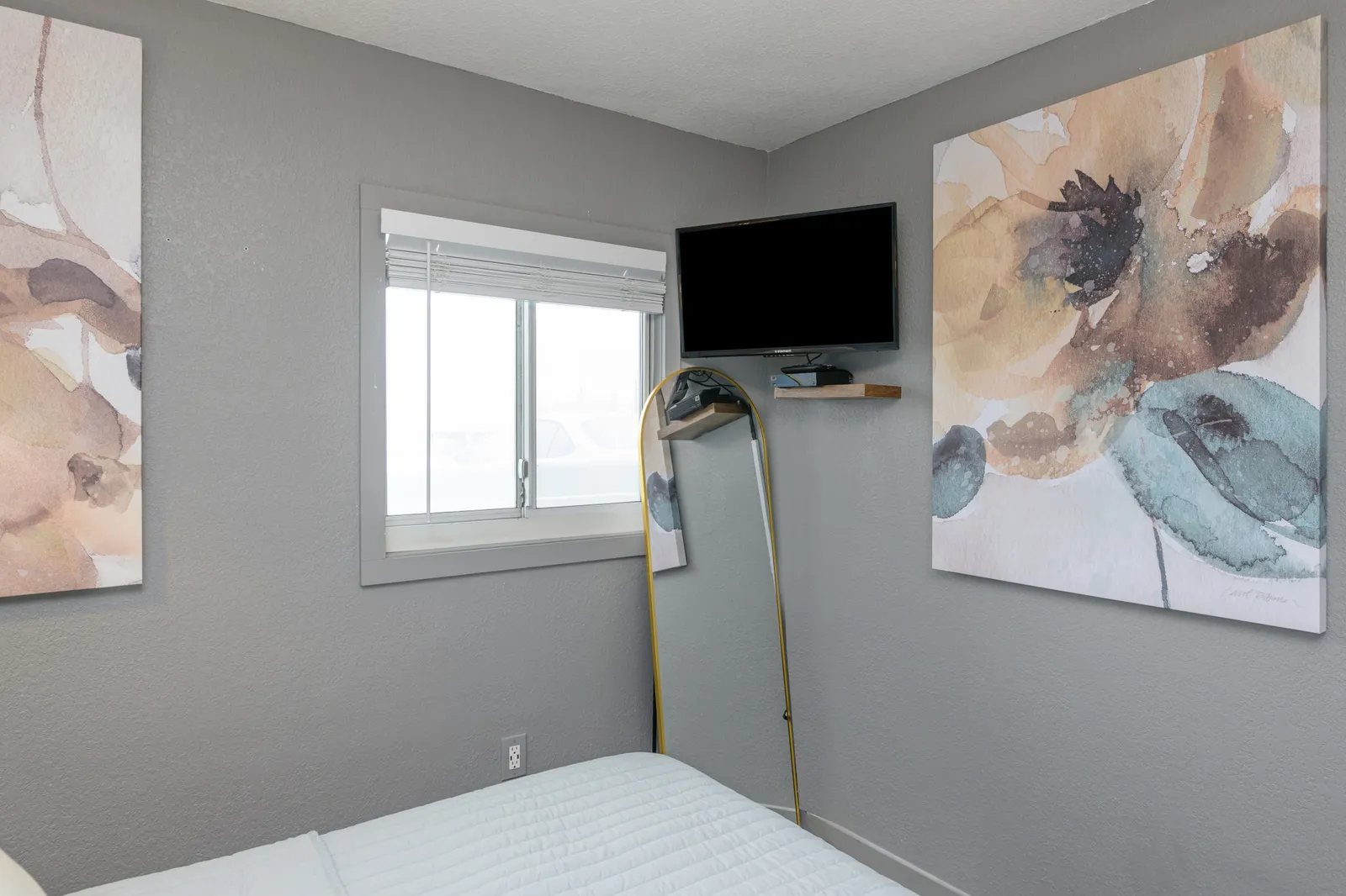 Water's Edge 204 photo 11