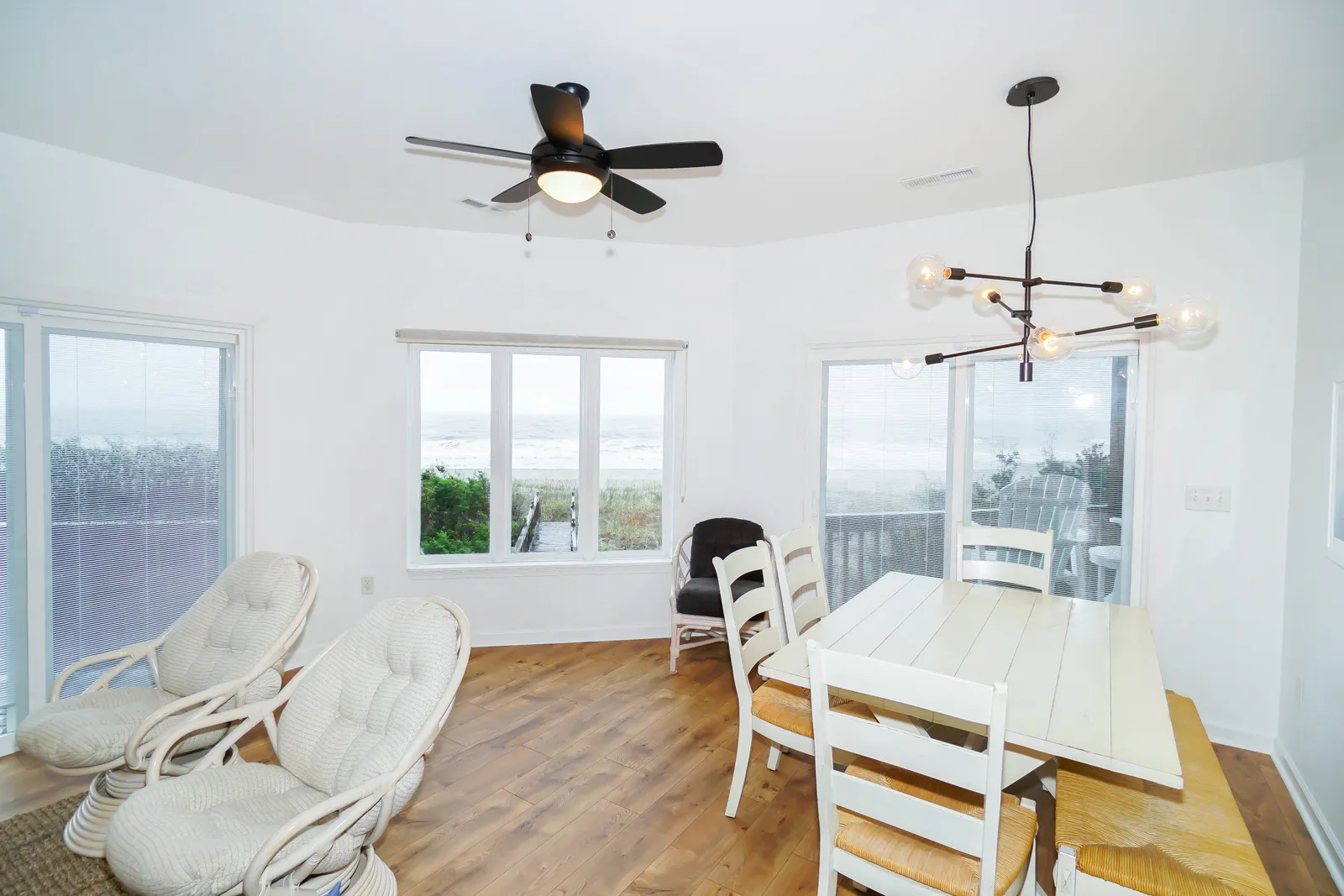 Giant Jim's Beachfront Inn photo 3
