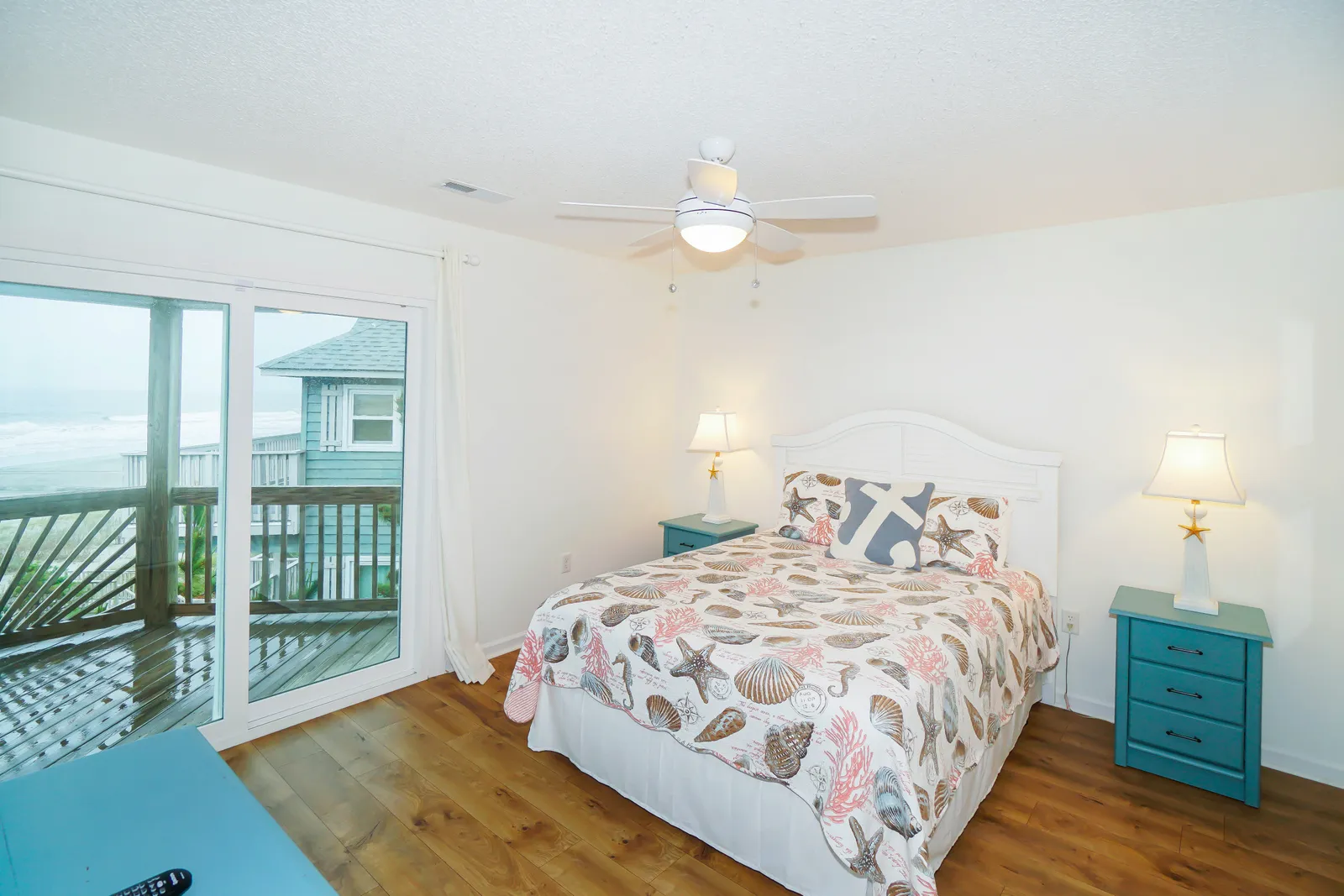 Giant Jim's Beachfront Inn photo 11