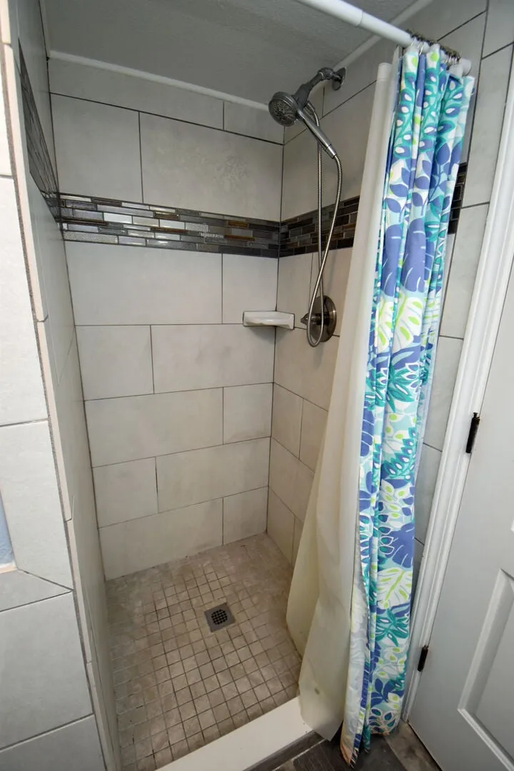 Water's Edge 210 photo 13