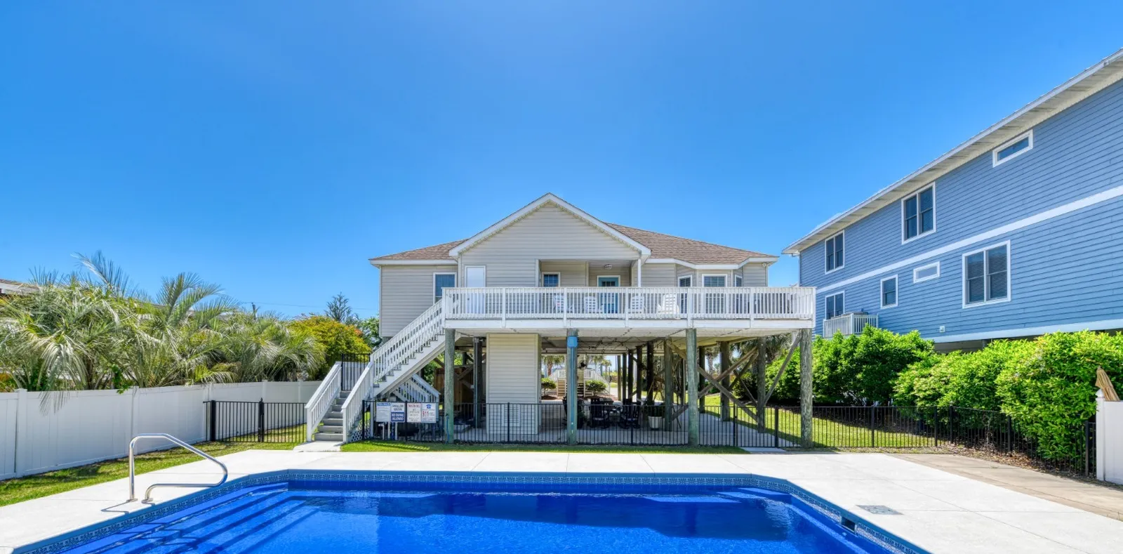 Lollipops Beach House photo 1